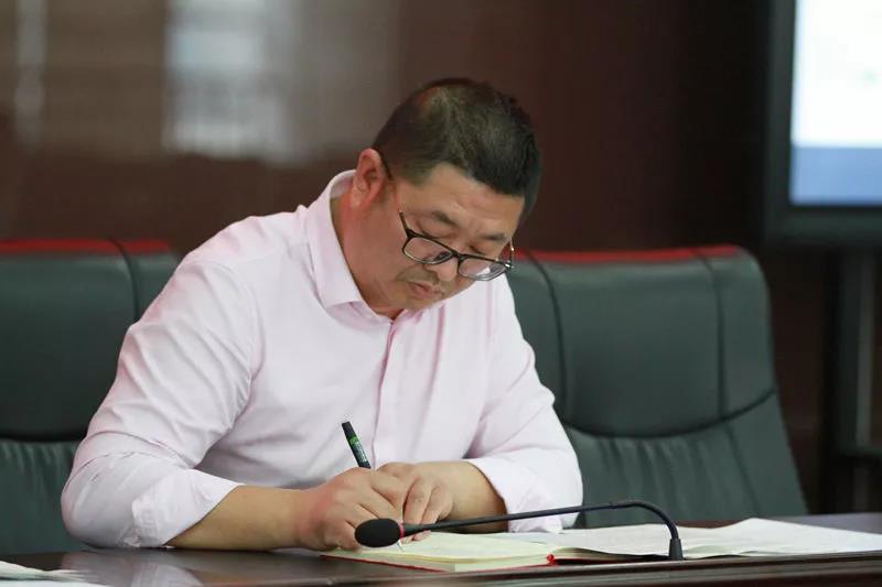 賀澤文書記主持會(huì)議